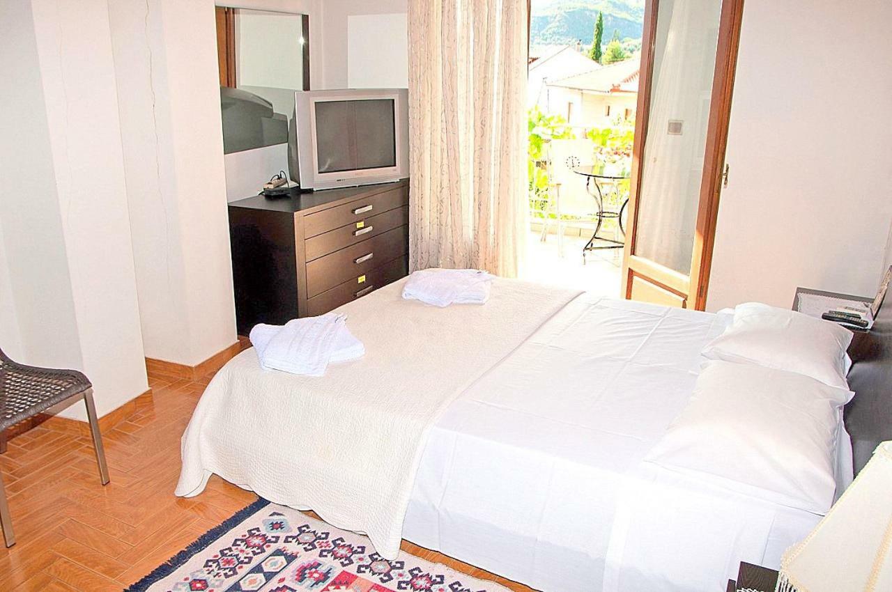 Dorothea'S Villa Platanos  Bagian luar foto